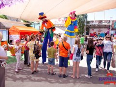 Шкільний ярмарок, пінне шоу та розіграш подарунків на «Даринку»