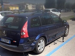В Італії через спеку розплавився автомобіль