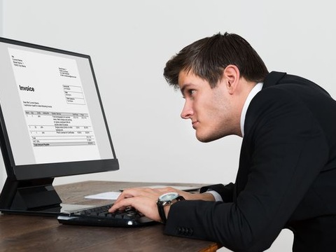 Вчені: під час роботи за комп’ютером корисно соватись на стільці
