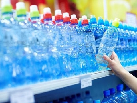 Вчені: Вода в пластиковій ємності викликає головні болі