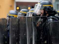 У Парижі на протестах проти президентських виборів відбулися сутички з поліцією