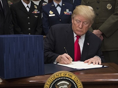 Трамп підписав оборонний бюджет на 2018 рік