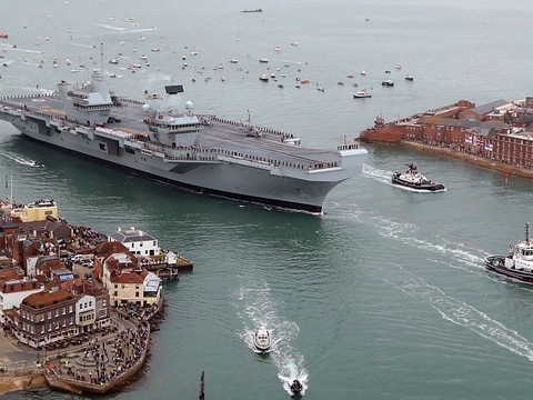 Єлизавета ІІ урочисто спустила на воду авіаносець HMS Queen Elizabeth