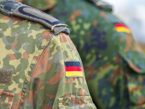 Німецьким солдатам запропонували безкоштовний проїзд у формі
