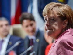 Трамп вимагає від Меркель повернути НАТО 375 млрд дол «боргу», — ЗМІ
