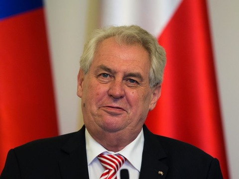 Президент Чехії прийняв відставку уряду