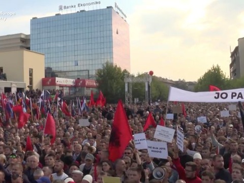 У Косові пройшли масові протести проти обміну територіями із Сербією