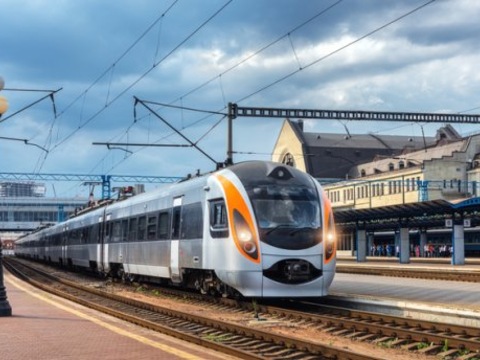 Українці частіше подорожують залізницею, відкриватимуть нові каси