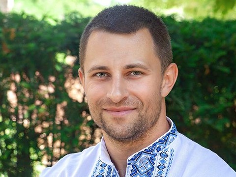 Співак із США присвятив матерям україномовну пісню