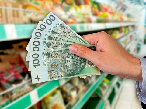 На польських підприємствах виросли зарплати