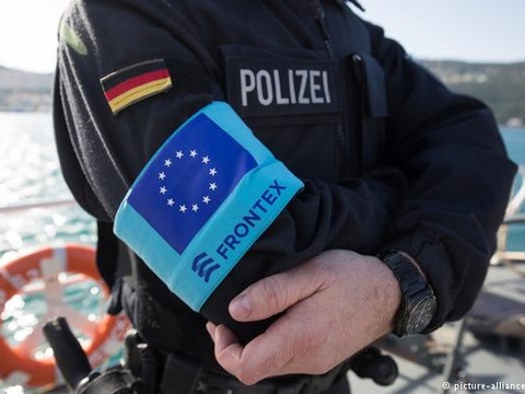 ЄС надішле у Македонію агентів Frontex для запобігання міграції