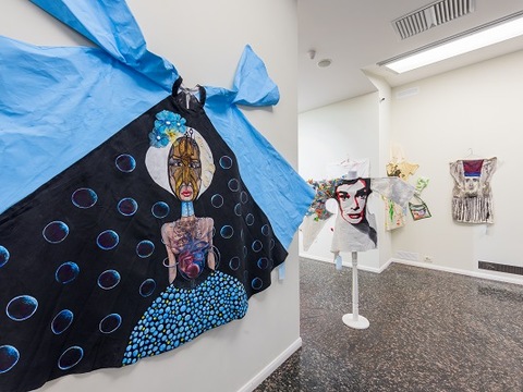 Dymchuk Gallery покаже серію суконь, розписаних мисткинями