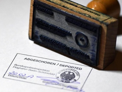 Німеччина відкриє мережу центрів депортації біженців