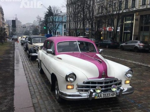 Ретро автомобілі підкорили столицю (ФОТО)
