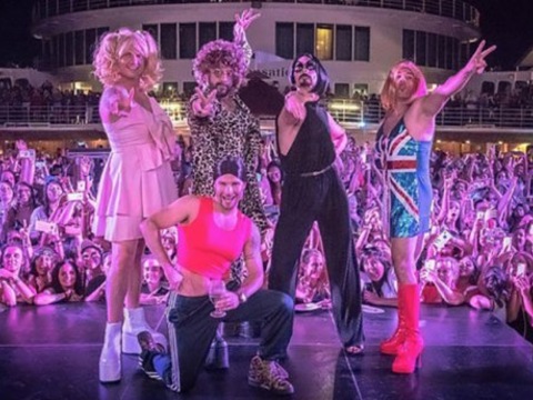 Backstreet Boys довели, що запросто перевтілюються у Spice Girls