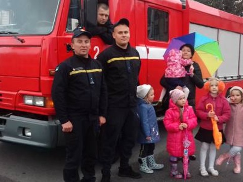 Маленьких киян на Подолі вчили правилам безпечної поведінки