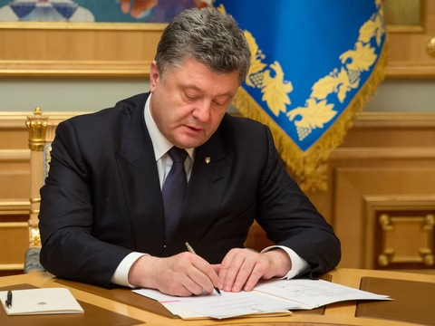 Порошенко підписав закон про кримінальну відповідальність за доведення до самогубства