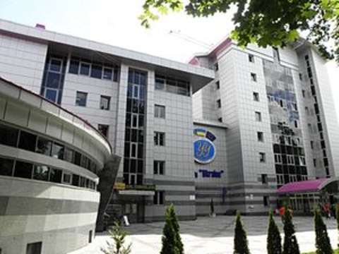 Пристрасті навколо університету "Україна"