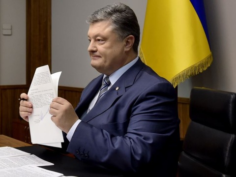 Порошенко ввів в дію санкції проти низки російських партій