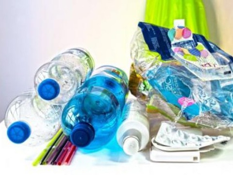 В Індії почало працювати кафе, де пластик обмінюють на їжу