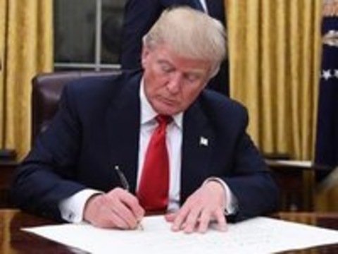 Трамп звільнив Болтона