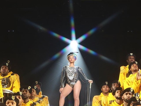 Beyonce вразила різкою зміною креативних образів на грандіозному фестивалі в США