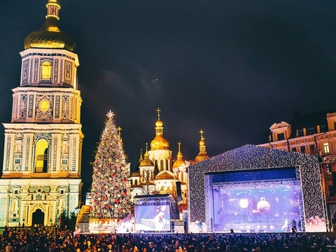 15 тисяч людей зустріли Новий рік на двох центральних площах Києва — мерія