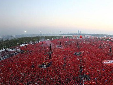 У Стамбулі мільйони людей вийшли на мітинг