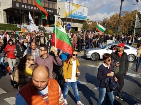 У Болгарії масові протести — вимагають зниження цін на паливо, підвищення зарплат і пенсій