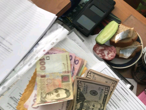 В Одесі співробітники СБУ затримали лікарів, які вимагали хабарі в інвалідів