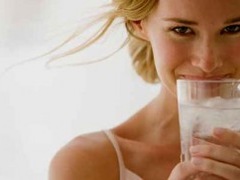 Чому їжу не можна запивати холодною водою