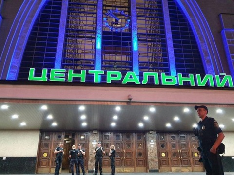 У Києві евакуюють залізничний вокзал — загроза вибуху