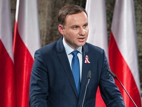 Дуда підписав закон, який обмежує торгівлю в неділю