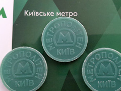 Кияни зможуть їздити по старих жетонах і квитках до 31 липня