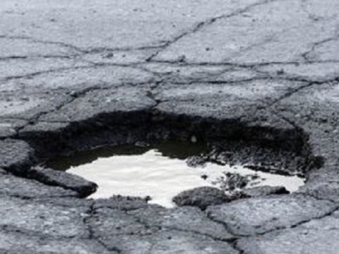 У Києві директор комунального підприємства розікрав півмільйона на ремонті доріг