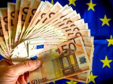 У ЄС хочуть посилити контроль за ввезенням і вивезенням готівкових коштів