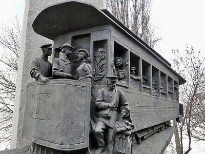 Пам’ятник першому трамваю