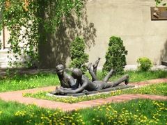 Скульптура «Студенти»