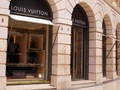 Компанія Louis Vuitton починає виробництво дезінфікуючих засобів для рук