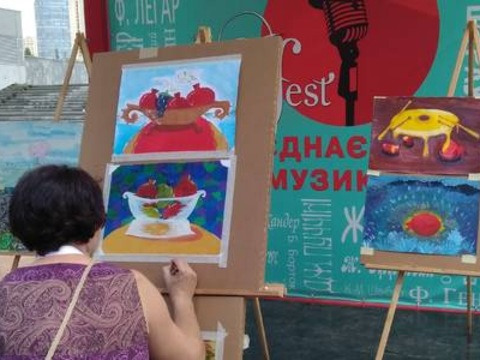 На фестивалі оперети провели майстер-клас з малювання