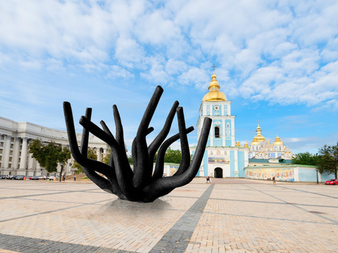 У центрі Києва відкриють скульптуру до Міжнародного дня проти катувань
