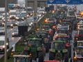 Французькі фермери на тракторах заблокували центр Парижа