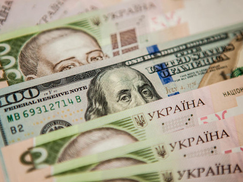Українці «підсідають» на валютні депозити