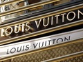 З нової колекції Louis Vuitton прибрали речі, натхненні творчістю Майкла Джексона