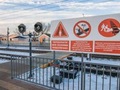 У Києві встановили унікальні дорожні знаки: зніми навушники та злізь з велосипеда